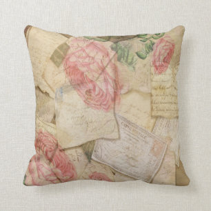 Coussin Collage vintage, lettres françaises et cartes