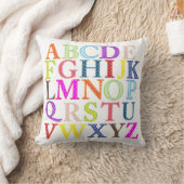 Coussin coloré d'alphabet (Couverture)