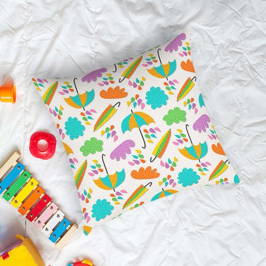 Coussin Colorful Umbrellas with Clouds and Raindrops