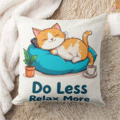 Coussin Conception de chat allongé avec légende (Couverture)