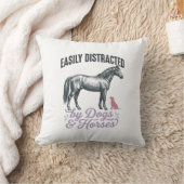 Coussin Conception de chemise facilement distrait par les (Couverture)