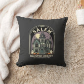 Coussin Conception de la bibliothèque hantée de Salem Hall (Couverture)
