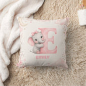 Coussin Conception de lettre E de bébé éléphant personnali (Couverture)