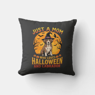 Coussin Conception de sorcière maman Labrador Halloween_1