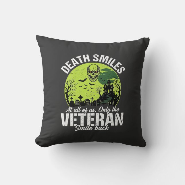Coussin Conception Halloween Sourire de mort de vétéran_1 (Recto)