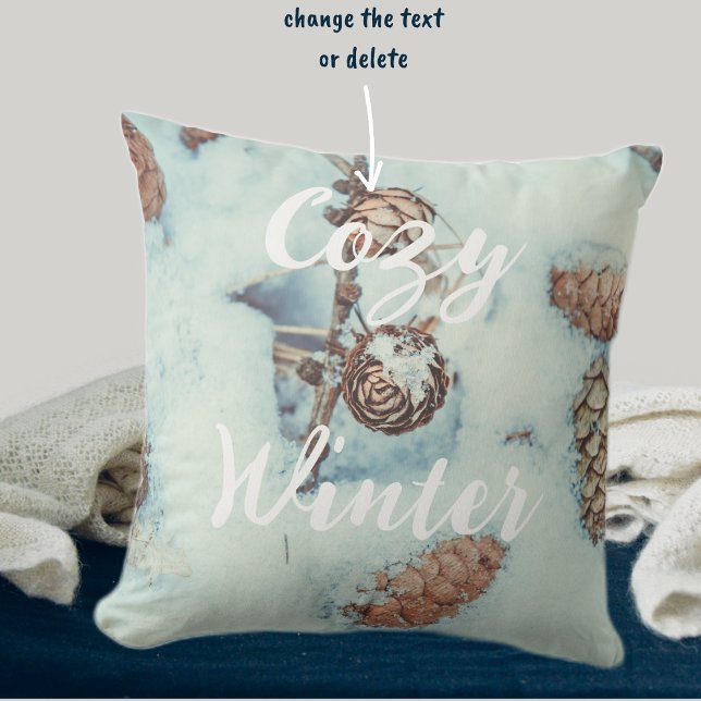 Coussin Cônes de mélèze sur la neige bleue fraîche (Créateur téléchargé)