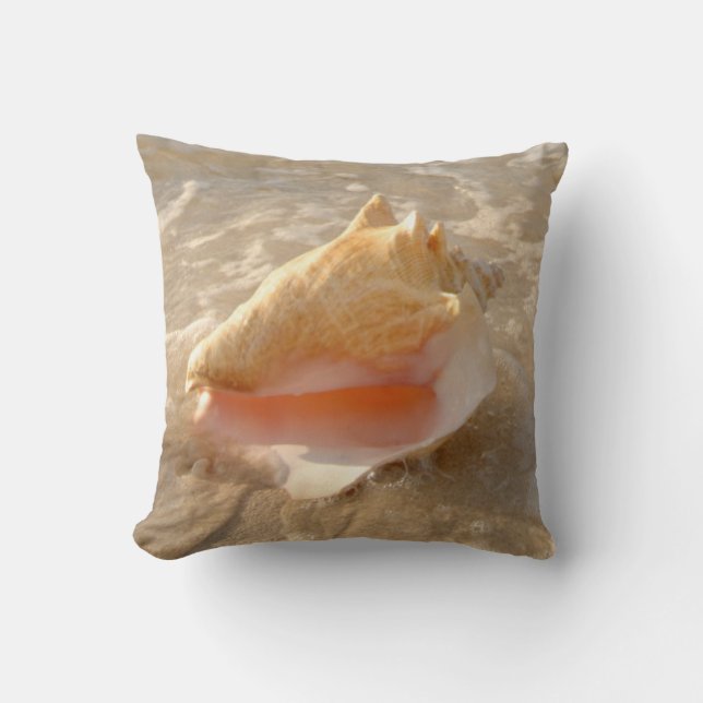 Coussin Conque Shell en sable sur la plage tropicale (Recto)