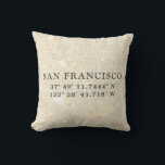 Coussin Coordonnées de la carte de San Francisco | Tan<br><div class="desc">L'oreiller moderne est doté d'une carte de San Francisco dans une palette de couleurs beige, tan et blanc. Montré avec "San Francisco" et coordonnées personnalisées imprimées en typographie gratuite, qui peuvent toutes être customisées et personnalisées à l'aide des champs fournis. Personnalisez ce coussin de San Francisco pour vous-même ou pour...</div>