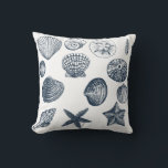Coussin Coques nautiques<br><div class="desc">Coquilles nautiques vintage en bleu et blanc coussin réversible avec bleu marine solide avec rayures blanches de l'autre côté</div>