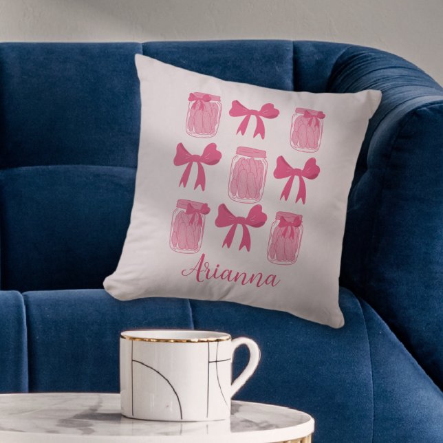 Coussin Coquette rose chaud Pickle Jar et Bow Personnalisé (Hot Pink Coquette Pickle Jar and Bow Personalized Throw Pillow)