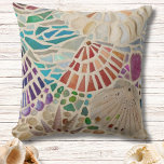 Coussin Coquillages<br><div class="desc">Ajoutez cet oreiller décoratif à votre décor de patio,  jardin ou maison de plage. Il est orné d'une mosaïque originale d'inspiration balnéaire en verre,  galets et coquillages. Mosaïque originale © Michele Davies</div>