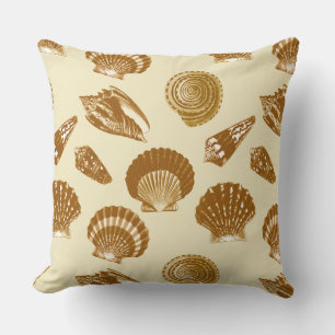 Coussin Coquillages - Brown sur un arrière - plan beige