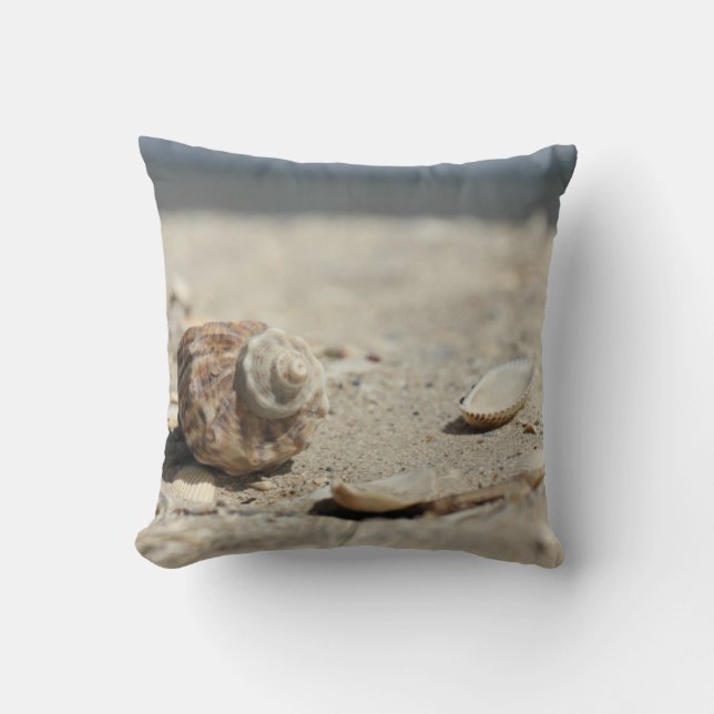 Coussin Coquillages sur le sable par la mer (Recto)