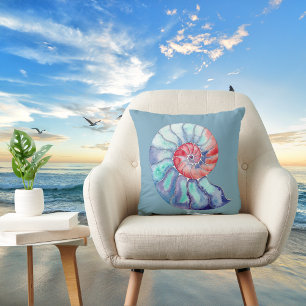 Coussin Coquille de Nautilus en gris bleu corail sur Aqua