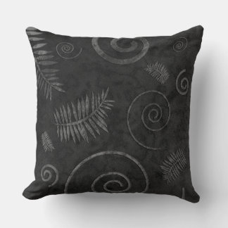 Coussin Coquille graphique noire au charbon et fossile de