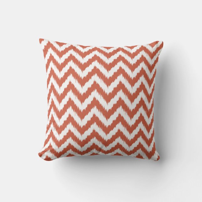 Coussin Corail foncé et Chevron de Bohème blanc (Recto)