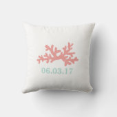 Coussin Coral Heart Aqua Beach Wedding Date personnalisée (Verso)