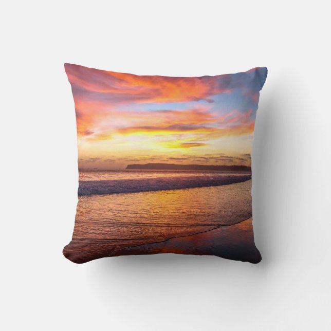 Coussin Coucher de soleil rouge sur la plage (Recto)