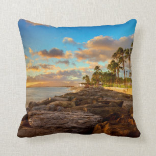 Coussin Coucher du soleil d'océan au-dessus des roches et