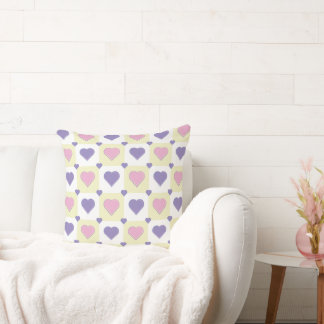 Coussin Couleurs pastel. Motif en forme de coeur.