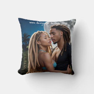 Coussin Couple au Clair de Lune - Art Numérique Romantique