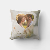 Coussin Couple de roses blanches rêveuses dans une photo d (Recto)