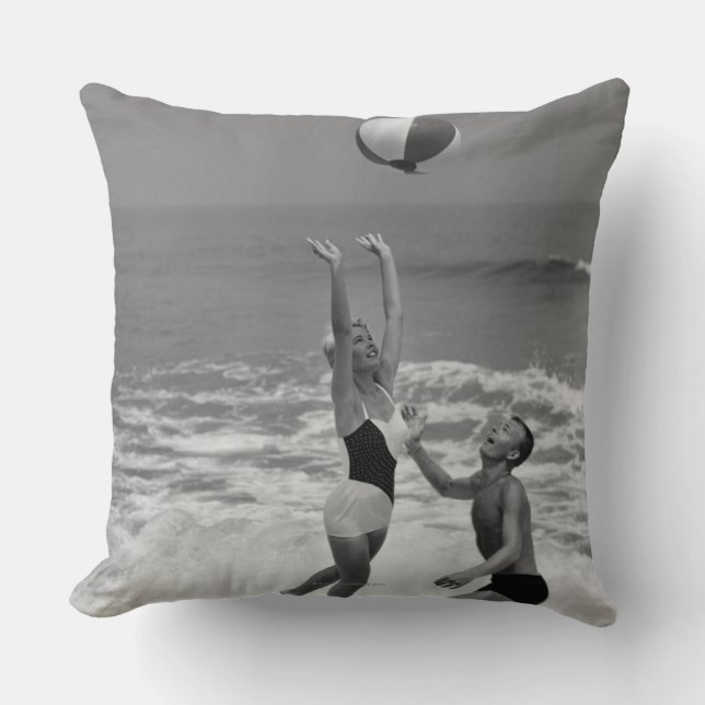 Coussin Couples jouant avec un Beachball (Recto)
