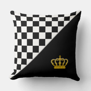 Coussin Couronne d'or aux échecs noirs et blancs élégants