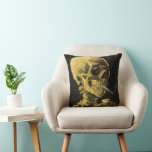 Coussin Crâne avec cigarette brûlante par Vincent van Gogh<br><div class="desc">Crâne avec Cigarette Brûlante par Vincent van Gogh est un post impressionnisme d'art vintage de peinture à vie morte. Portrait du squelette humain fumant. Grande image à utiliser pour les produits anti-tabac. Fumer tue 1 000 personnes chaque année, aider quelqu'un à arrêter de fumer aujourd'hui. Grande image pour Halloween ou...</div>