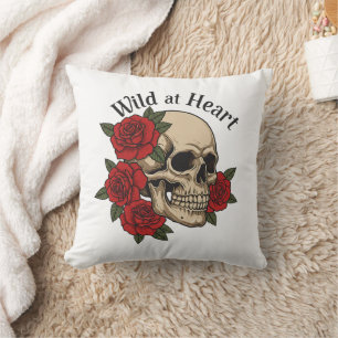 Coussin Crâne gothique Wild at Heart avec des roses rouges
