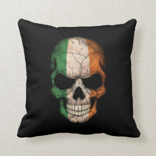 Coussin Crâne irlandais de drapeau sur le noir