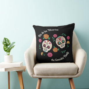 Coussin Crânes de sucre et fleurs du Jour des morts en noi