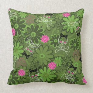 Coussin Crânes punks Girly sur l'arrière - plan de Camo 