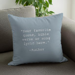 Coussin Créez votre propre devis<br><div class="desc">Créez votre propre oreiller de jetage de devis personnalisé. Caractéristiques minimaliste typographie de machine à écrire.</div>