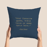Coussin Créez votre propre devis<br><div class="desc">Créez votre propre oreiller de jetage de devis personnalisé. Caractéristiques minimaliste typographie de machine à écrire.</div>