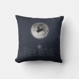Coussin Croire un cochon volant à travers la pleine lune