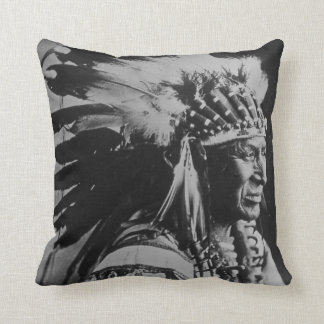 Coussin Cru blanc de chef de Sioux de cygne