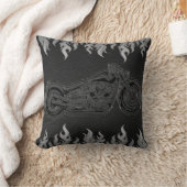 Coussin Cuir noir flammes d'argent feu chaud moto (Couverture)