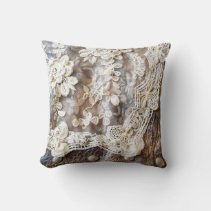 Coussin Cuir rustique, dentelle antique et boutons Ouest