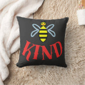 Coussin Custom Bee Kind Personalized Gift T-Shirt (Couverture)