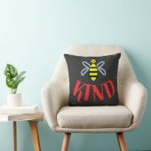 Coussin Custom Bee Kind Personalized Gift T-Shirt (Chaise)