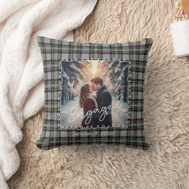 Coussin Custom Winter Engagement Photo Pillow with Tartan  (Couverture)