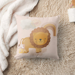 Coussin Cute Baby Lion Cub & Boho Rainbow sur rose