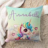 Coussin Cute Baby Unicorn et Coeurs sur Rainbow (Couverture)