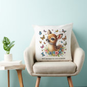 Coussin Cute Fawn regarde les papillons dans la prairie (Chaise)