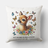 Coussin Cute Fawn regarde les papillons dans la prairie (Verso)