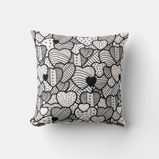 Coussin Cute noir blanc coeurs motif