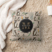 Coussin Cute Raccoon dans Pine Forest Motif Monogramme (Couverture)