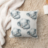 Coussin Cute Sleeping Baby Elephant on Cloud - Nursery Dec (Couverture)