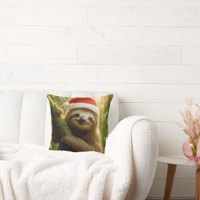 Coussin Cute Sloth Wearing a Santa Hat (Canapé)
